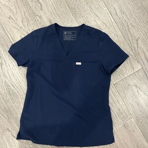 Figs scrub top